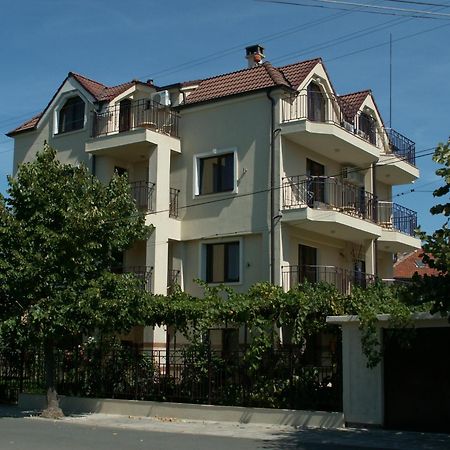 Family Hotel Bellehouse Черноморец Экстерьер фото